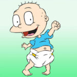 membersihkan popok bayi