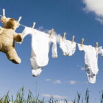 Mencuci Baju Bayi dengan Air Hangat